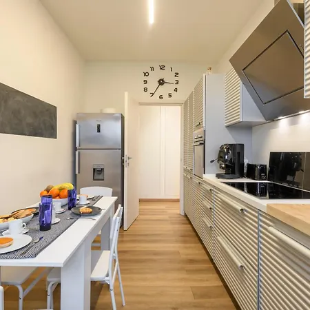 Modica, 16 - Near Iulm Apartamento *