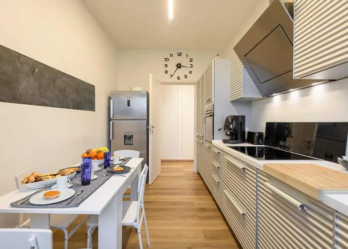 Modica, 16 - Near Iulm Lejlighed *